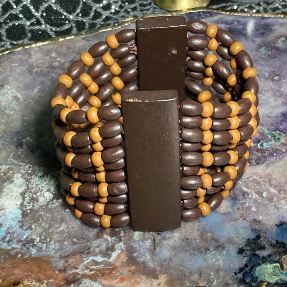 Brown and tan beaded bracelet